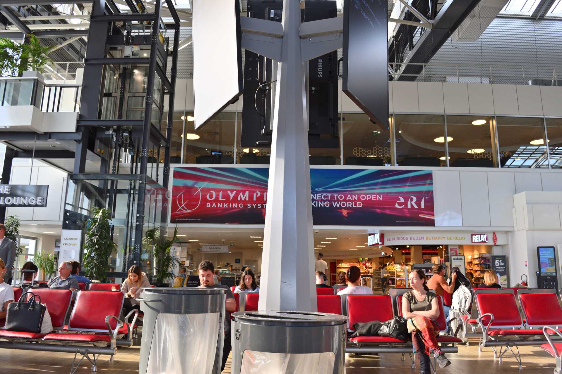7th Day Aeroport Cote d'Azure 13
