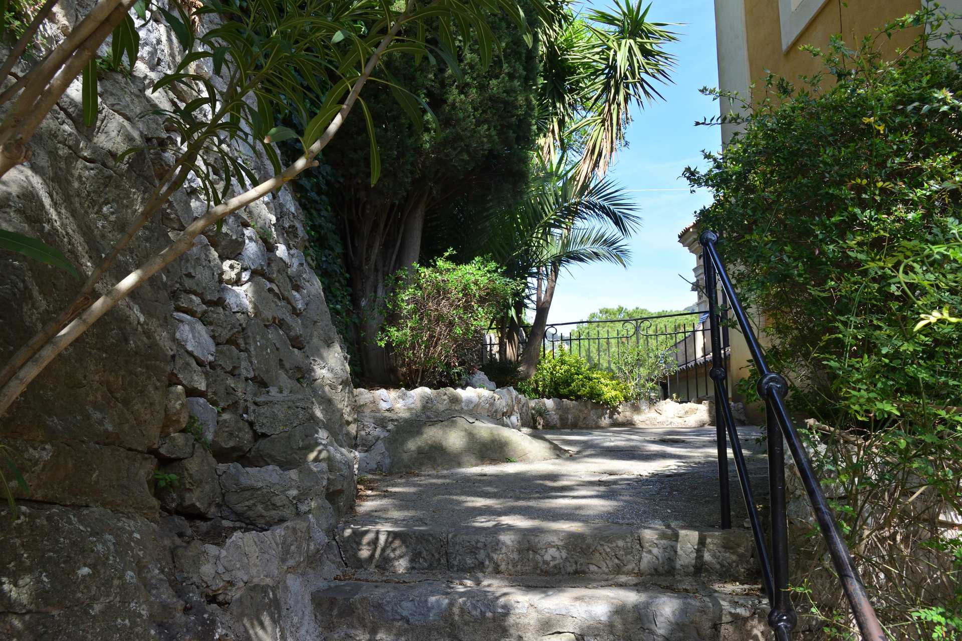 7th Day Eze Village Walk around the Village Center 29