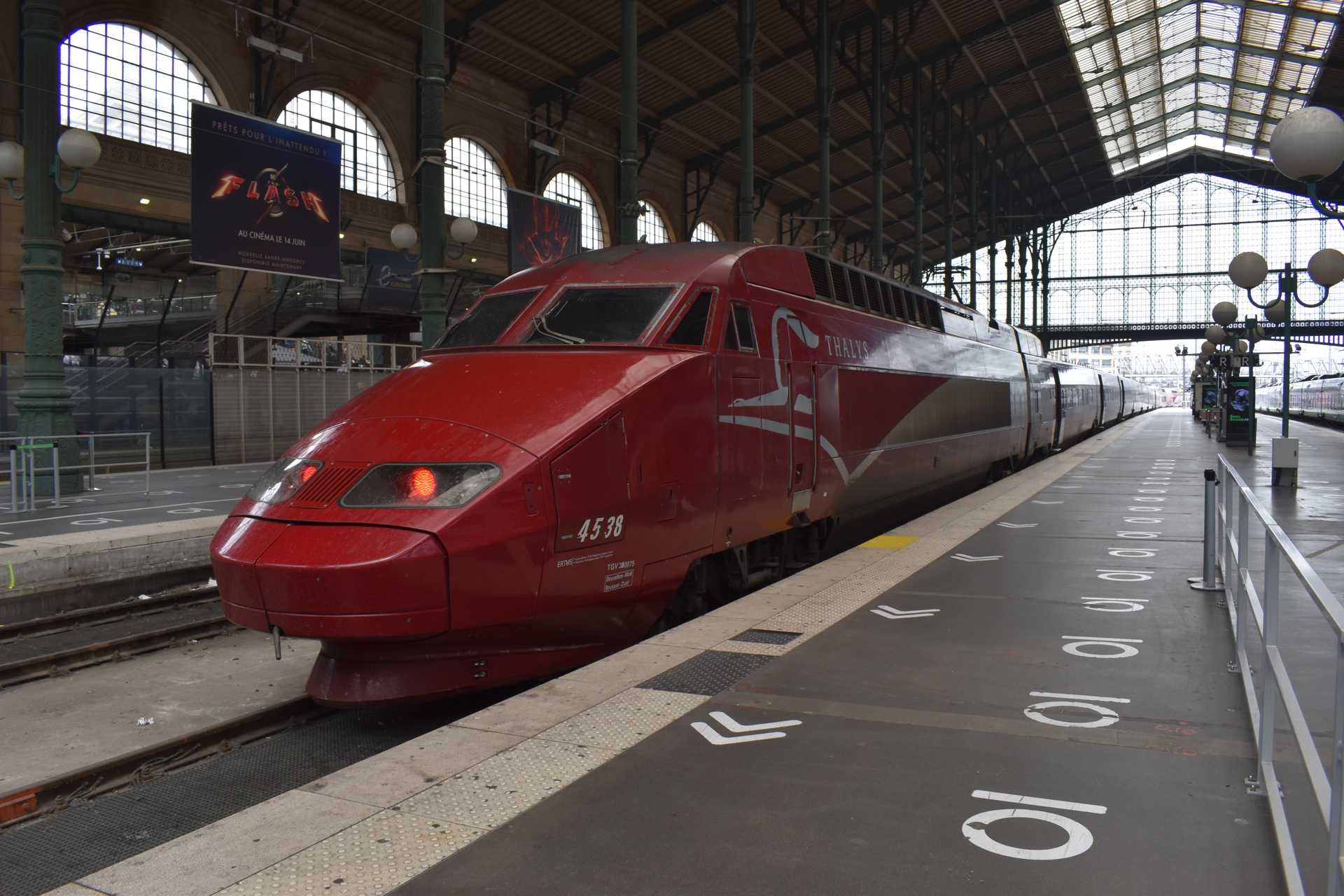 Paris Gare du Nord inside 6