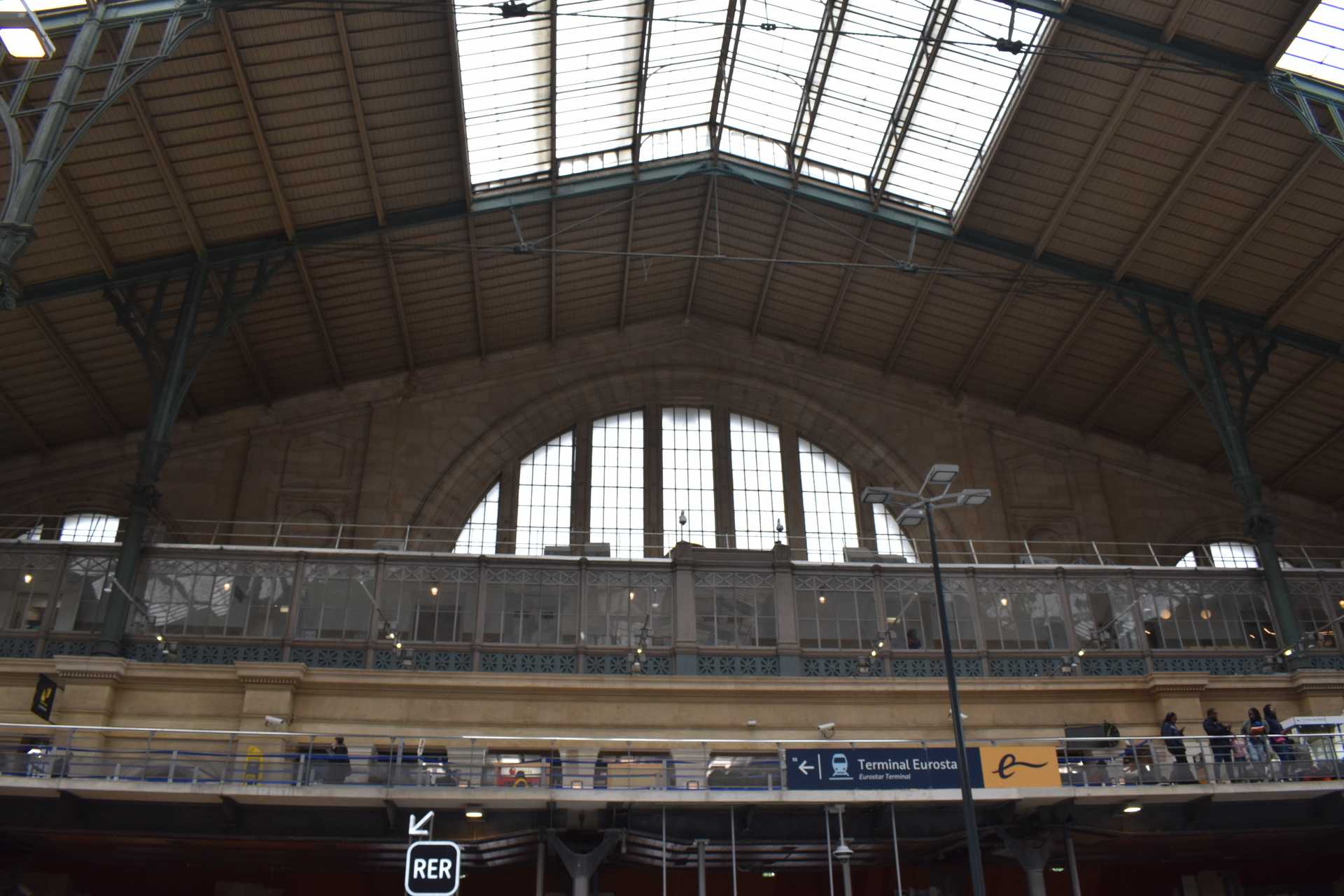 Paris Gare du Nord inside 9