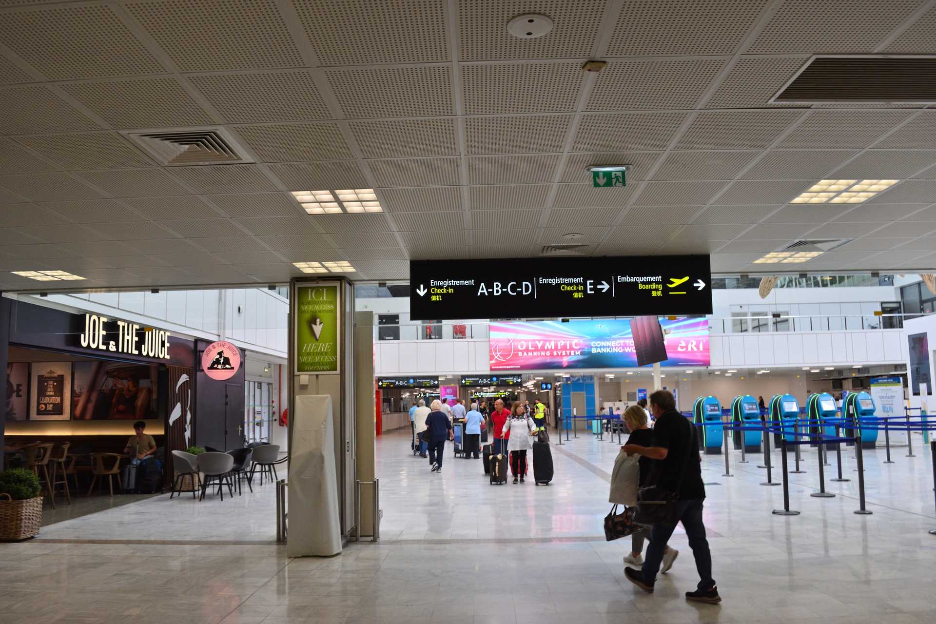 7th Day Aeroport Cote d'Azure 4