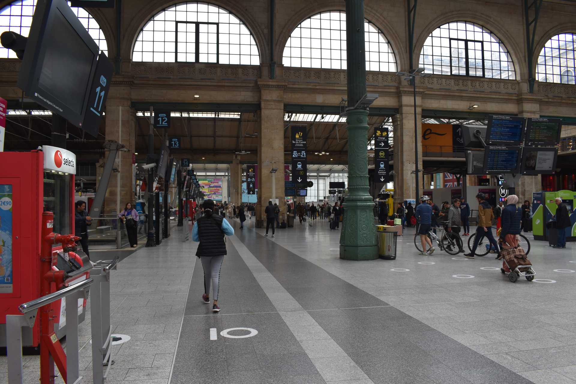 Paris Gare du Nord inside 8