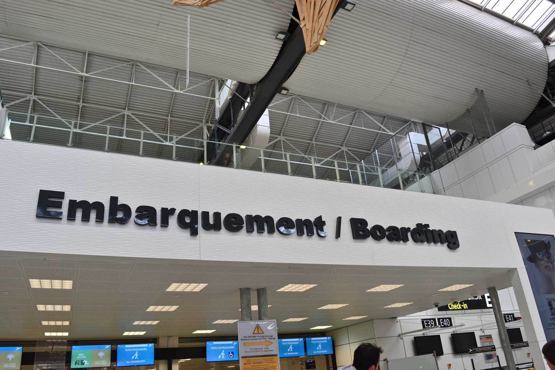 7th Day Aeroport Cote d'Azure 9